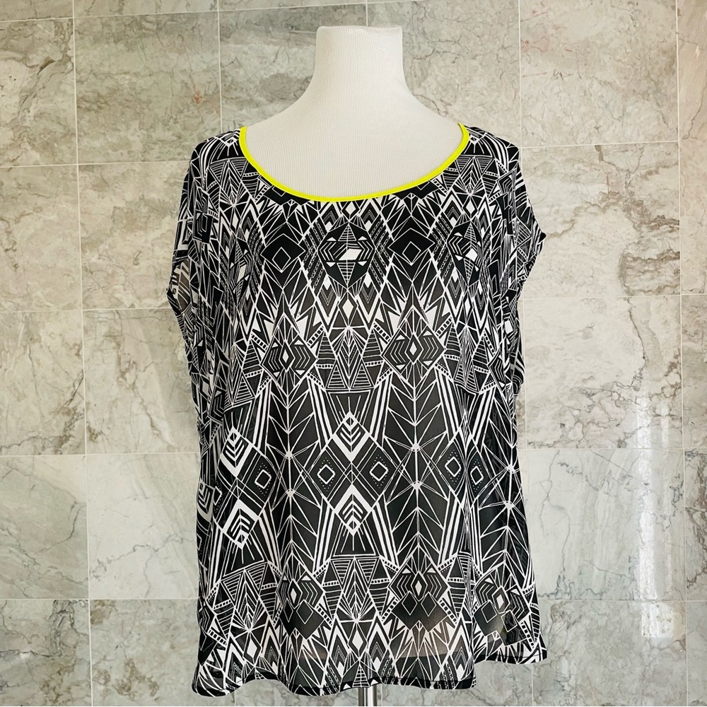 TORRID Geometric Open Back Top - Picture 3 of 9